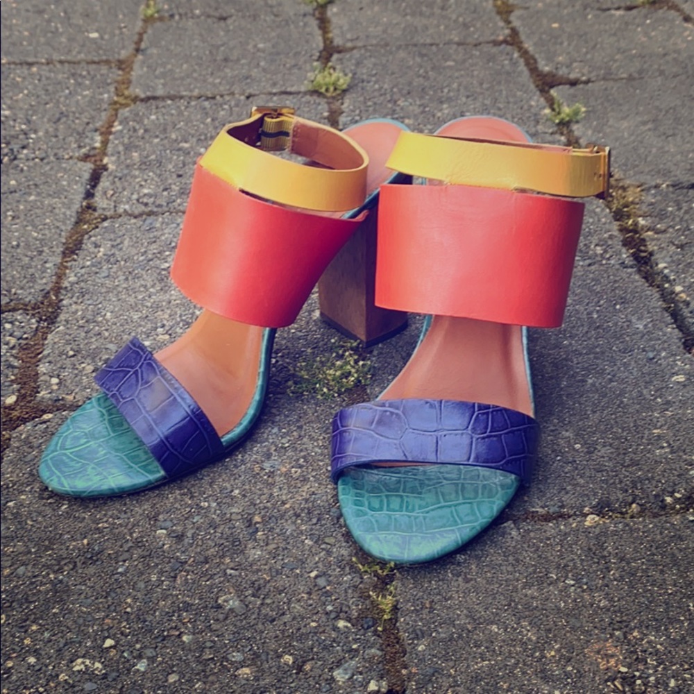 🍋 Elizabeth and James Colorblock Sandals 🍊
